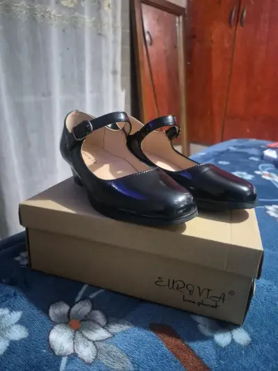 Zapatos de charol negro cueca talla 35 - miniatura 1