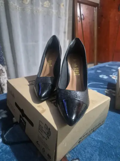 Zapatos de Tacón Negro Charol para Mujer - miniatura 1