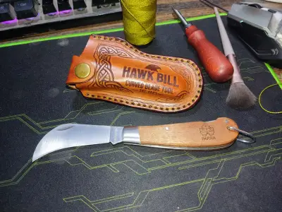 Cuchillo viticultor Hawk Bill con funda de cuero - miniatura 1