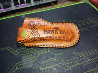 Cuchillo viticultor Hawk Bill con funda de cuero - miniatura 4
