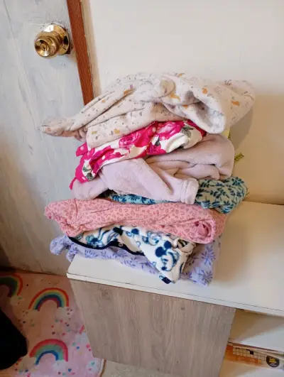 Lote de ropa y calzado infantil variado - miniatura 5