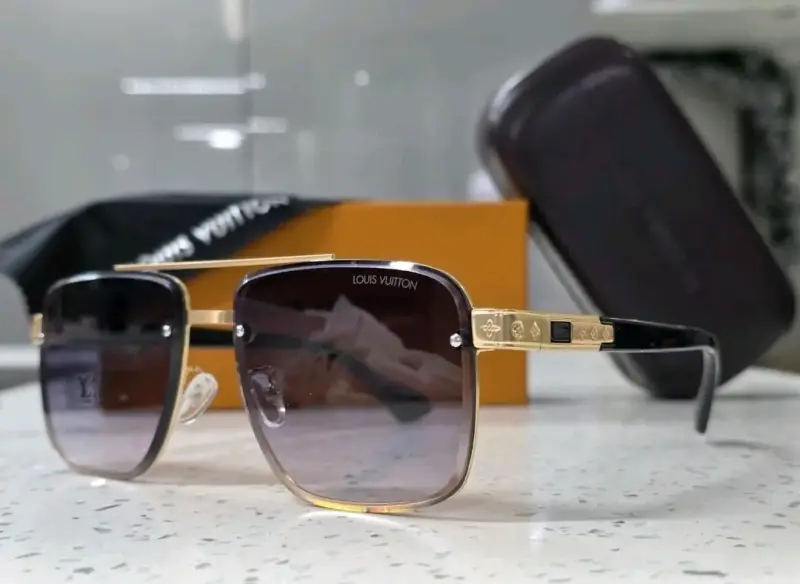 Gafas de Sol Louis Vuitton con Detalles Dorados - 5
