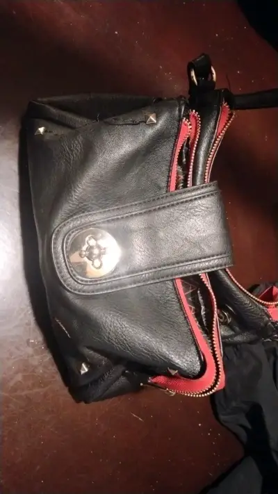 Cartera de cuero negra Amphora con detalles rojos - miniatura 3