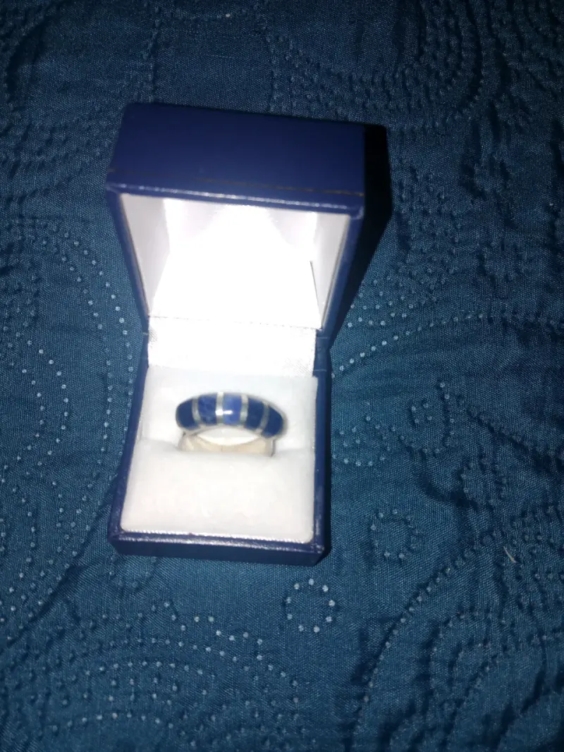 Anillo de plata con diseño azul en caja - 3
