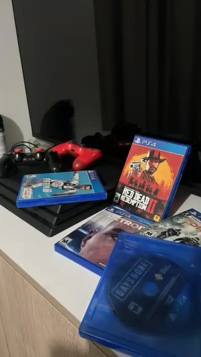 Consola PS4 con dos controles y juegos - miniatura 3