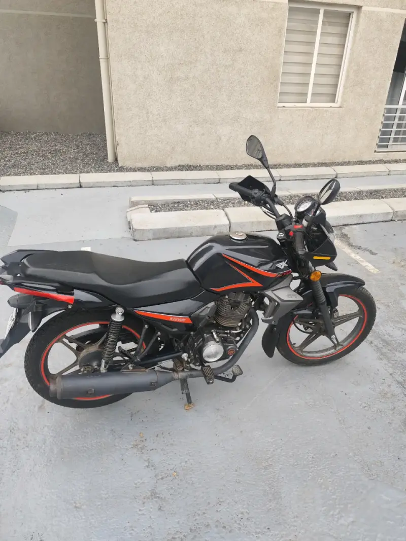 Moto Keeway RK 150 negra buen estado - 3