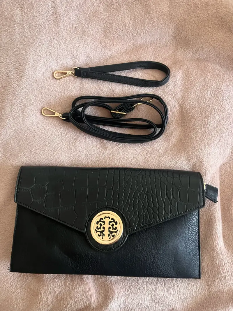 Cartera de mano negra con diseño elegante - 2