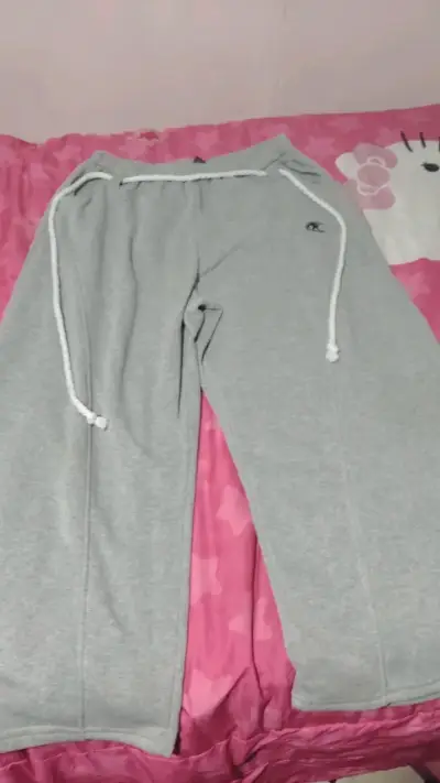 Pantalones deportivos grises con logo - miniatura 2