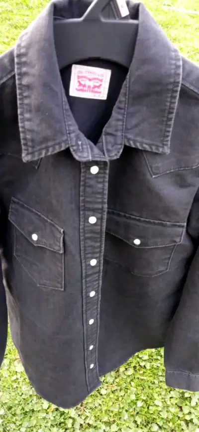 Camisa de mezclilla negra Levi's para mujer - miniatura 1