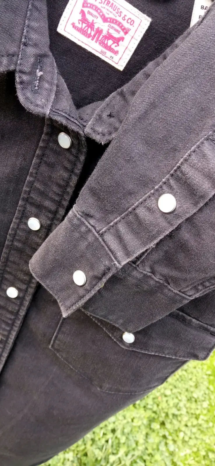 Camisa de mezclilla negra Levi's para mujer - 4