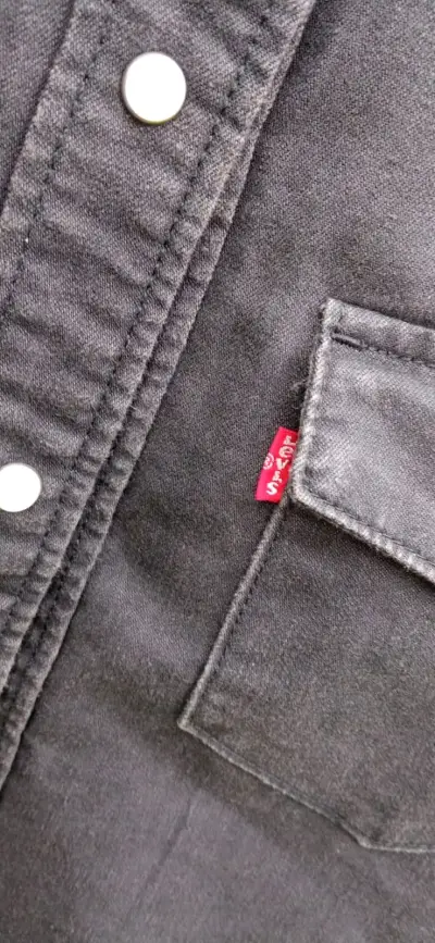 Camisa de mezclilla negra Levi's para mujer - miniatura 5