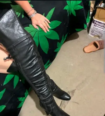 Botas largas negras de cuero para mujer - miniatura 1