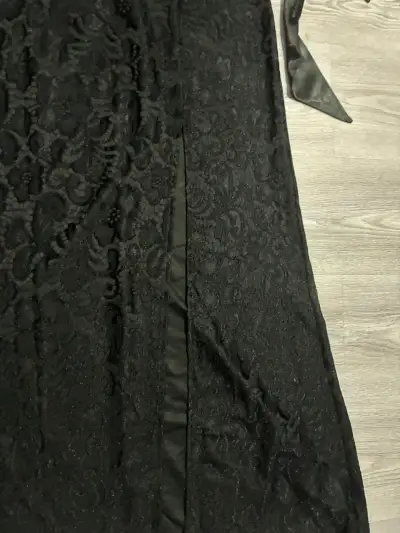 Vestido largo de encaje negro elegante talla M - miniatura 4