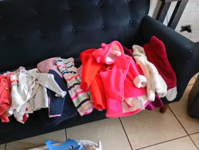 Lote de ropa y calzado infantil variado - miniatura 2