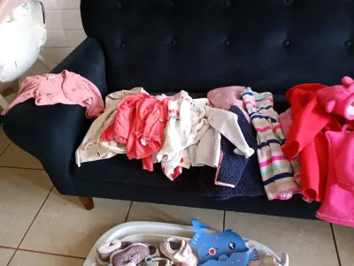 Lote de ropa y calzado infantil variado - miniatura 3