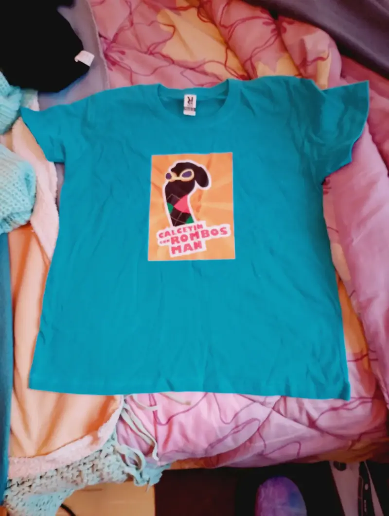 Polera azul con diseño Calcetín con Rombos Man