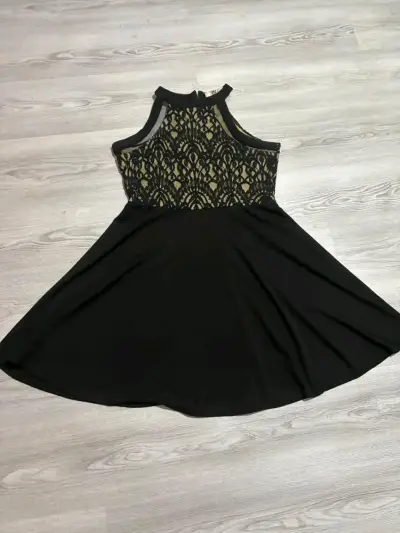 Vestido negro con encaje elegante talla M - L - miniatura 1