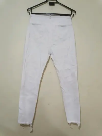 Jeans blancos rasgados para mujer - miniatura 2