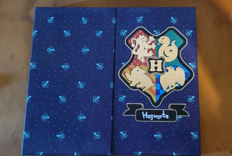 Set de Papelería Hogwarts con Diseño de Casas - 1