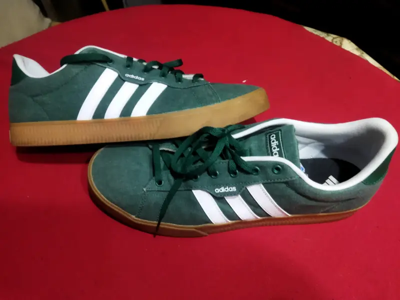Zapatillas deportivas verdes Adidas para hombre - 1