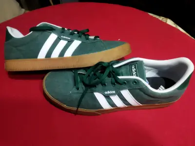 Zapatillas deportivas verdes Adidas para hombre - miniatura 1