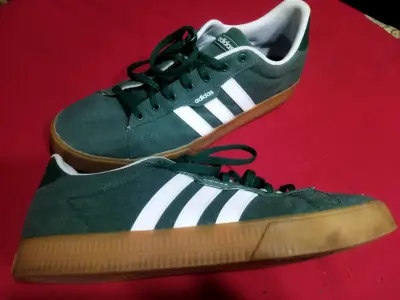 Zapatillas deportivas verdes Adidas para hombre - miniatura 2