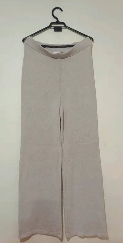 Pantalones de punto beige para mujer - miniatura 1