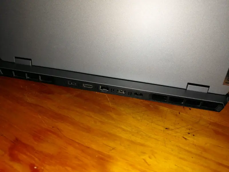 Laptop Lenovo LOQ con pantalla de 15 pulgadas - 4