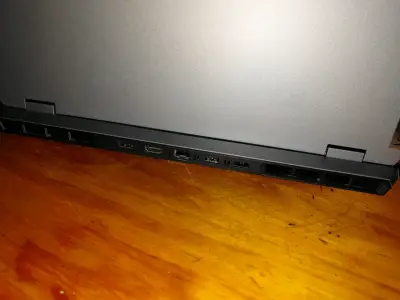 Laptop Lenovo LOQ con pantalla de 15 pulgadas - miniatura 4