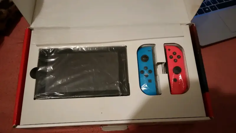 Consola Nintendo Switch con Joy-Con Azul y Rojo - 2
