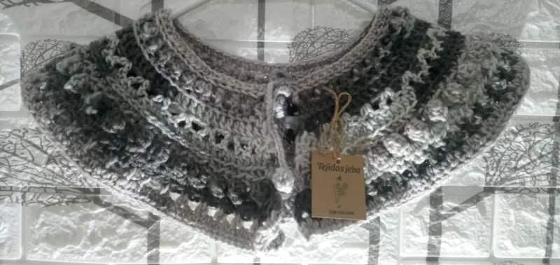 Cuello tejido a crochet gris y negro - 2