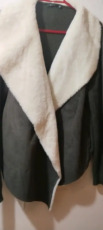 Cárdigan de lana con cuello de borrego - miniatura 1