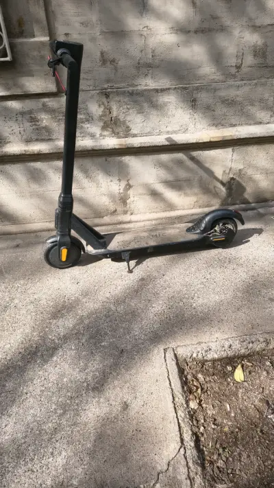 Scooter eléctrico - miniatura 1