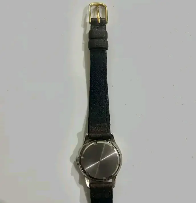 Reloj vintage Omega de pulsera con correa de cuero - 2