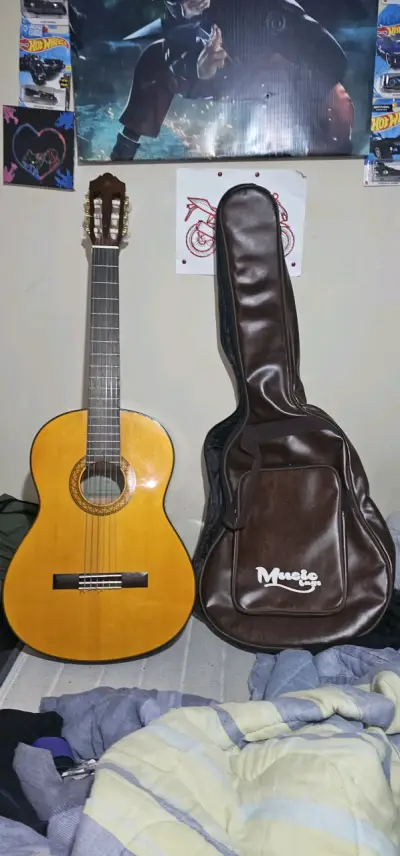 Guitarra clásica Yamaha C70 con funda - miniatura 1