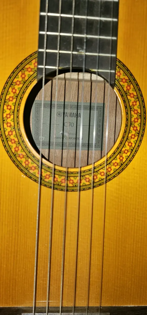 Guitarra clásica Yamaha C70 con funda - 4