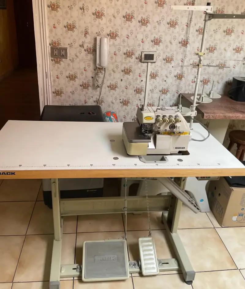 Vendo máquina Overlock Industrial - 2