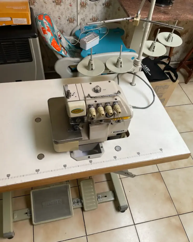 Vendo máquina Overlock Industrial - 4