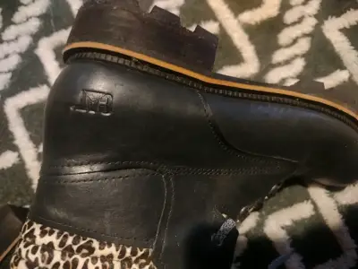 Botas de cuero negras con diseño animal print - miniatura 3