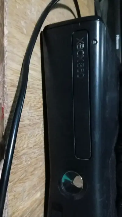 Consola Xbox 360 con dos controles - miniatura 2