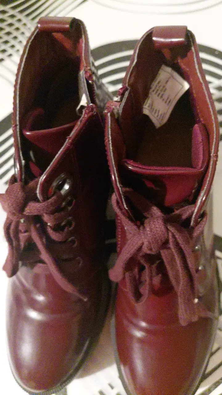 Botines de cuero burdeos para mujer