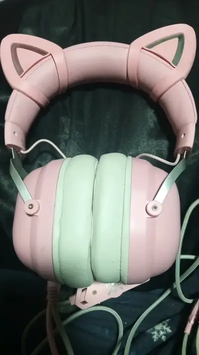 Audífonos gamer rosa con orejas de gato Onikuma - miniatura 1