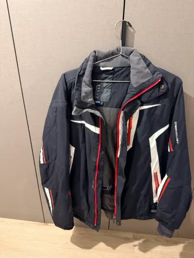 Chaqueta de esquí negra con detalles rojos y blancos - miniatura 1