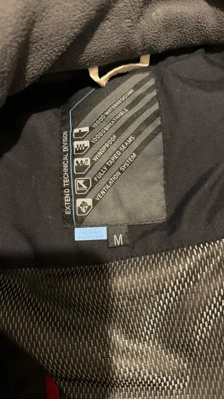 Chaqueta de esquí negra con detalles rojos y blancos - 6