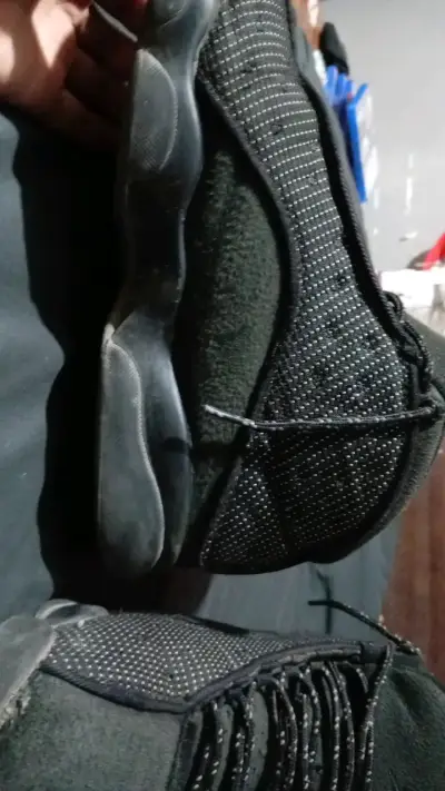 Zapatillas deportivas negras con diseño moderno - miniatura 3