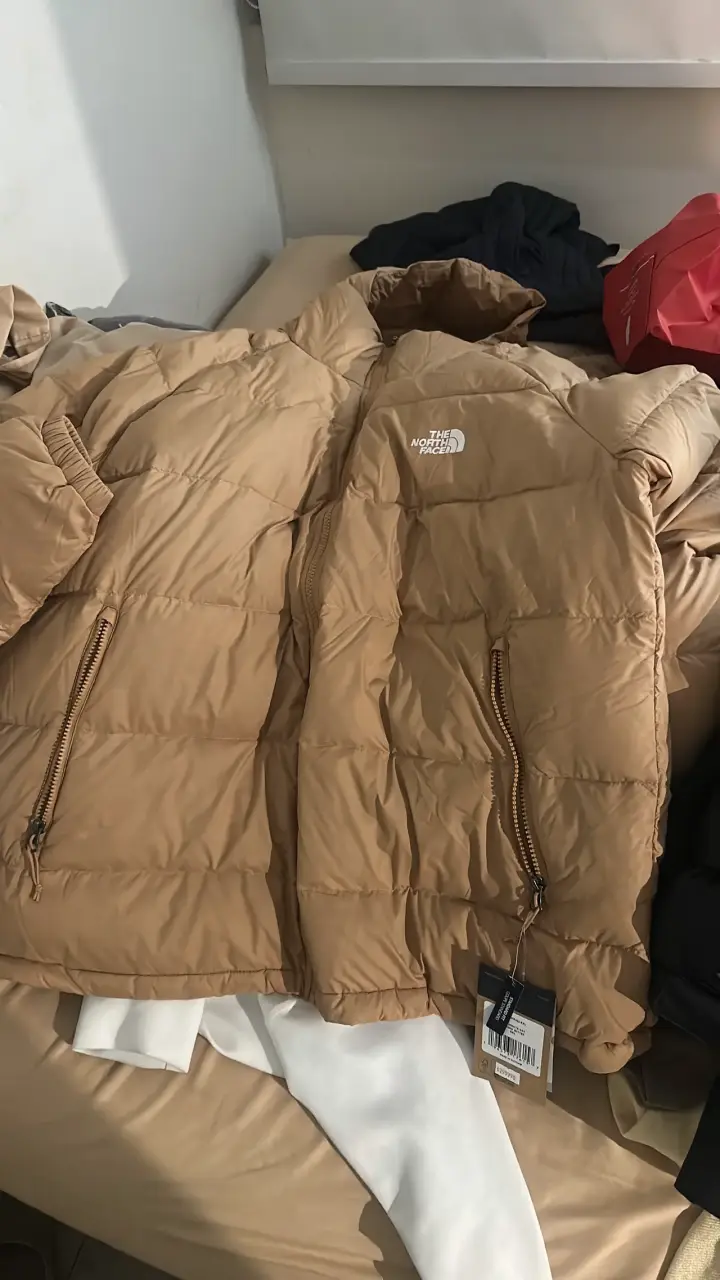 Chaqueta acolchada The North Face beige con capucha - 2