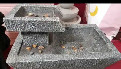 Fuente de agua decorativa de piedra para jardín - miniatura 1