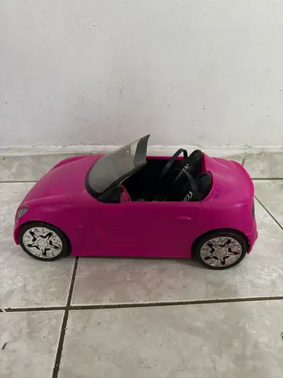 Auto de juguete convertible rosa Barbie - miniatura 1