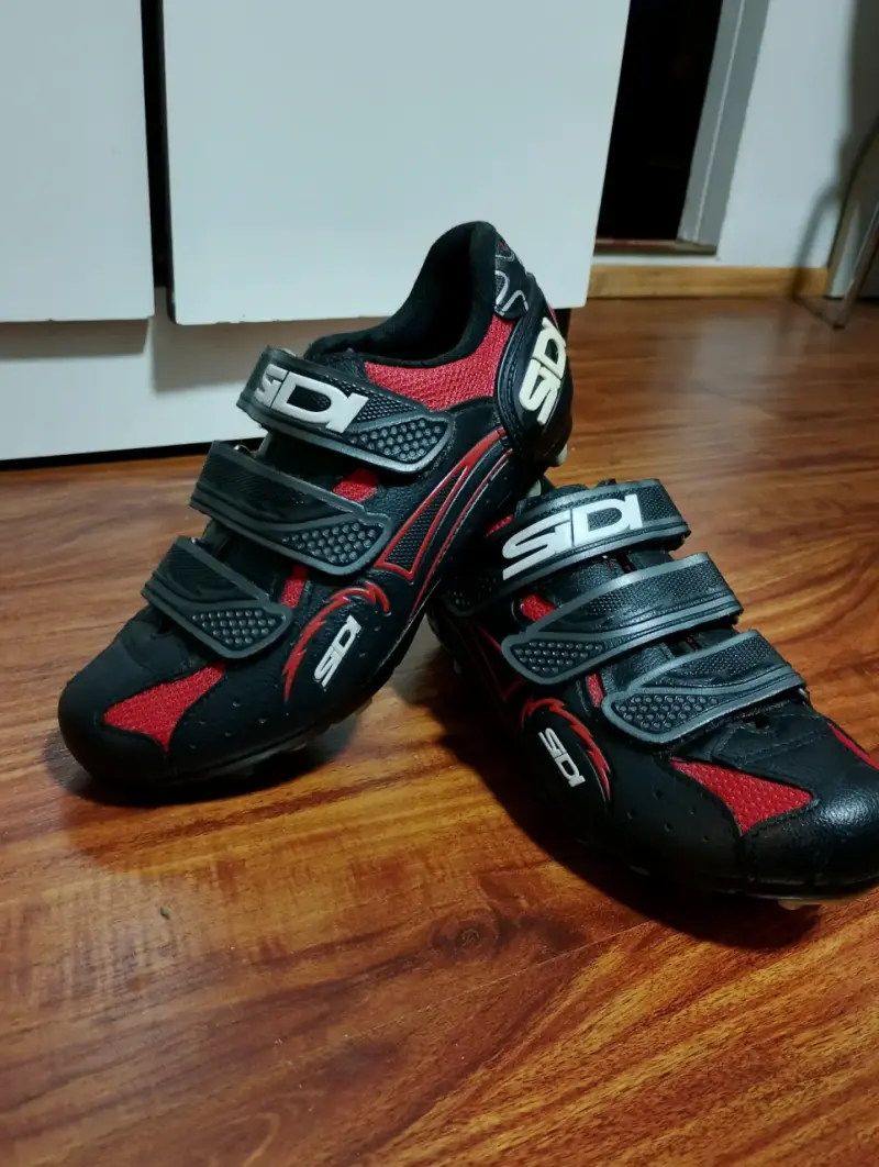 Zapatillas de Ciclismo Sidi Negras y Rojas - 2