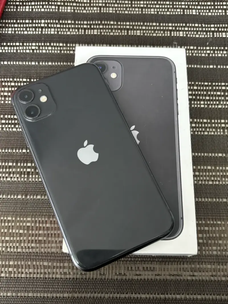 iPhone 11 negro en buen estado - 1